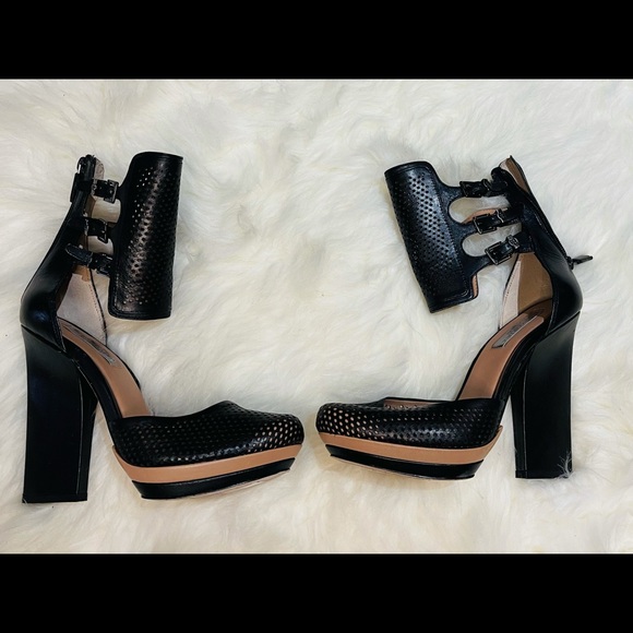 BCBG MAXAZRIA MA-HAILEY SIze 8/38 - Picture 5 of 5